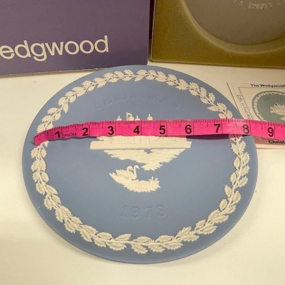 Wedgwood Jasperware 1973 Christmas Plate Tower of London Blue White‎ with Box